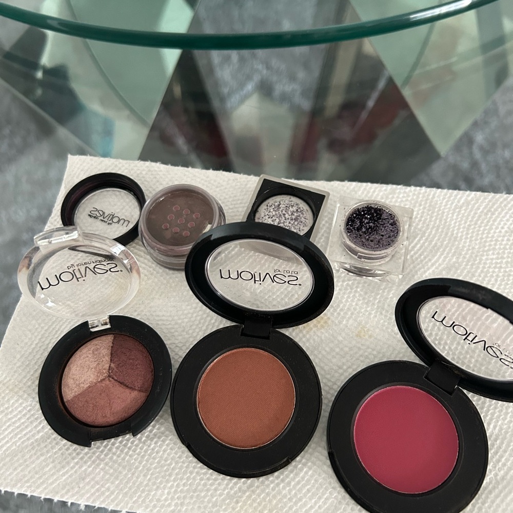 Bundle Motives new eyeshadow and Blush Set - Pink, Brown, and purple